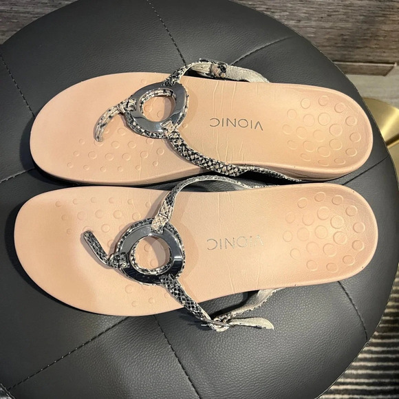 Vionic women's Karina flip flops size 11 - Picture 4 of 9